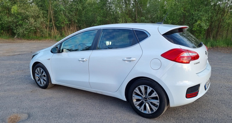 Kia Ceed cena 43500 przebieg: 183000, rok produkcji 2016 z Zawiercie małe 562